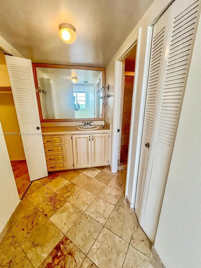 Building Photo - 2025 NE 164th St