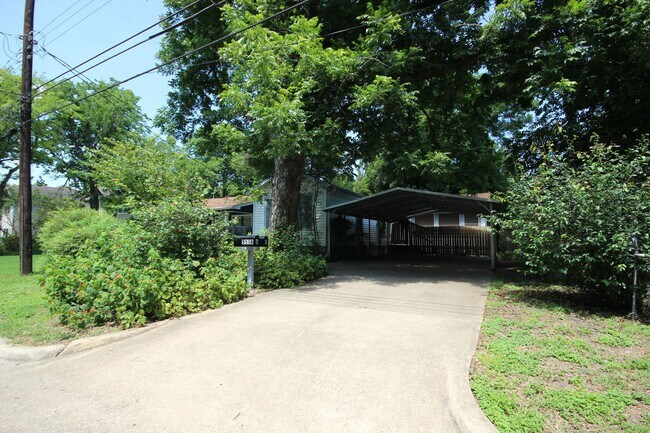 Building Photo - North Loop/Burnet Corridor LARGE 2/1 Duple...