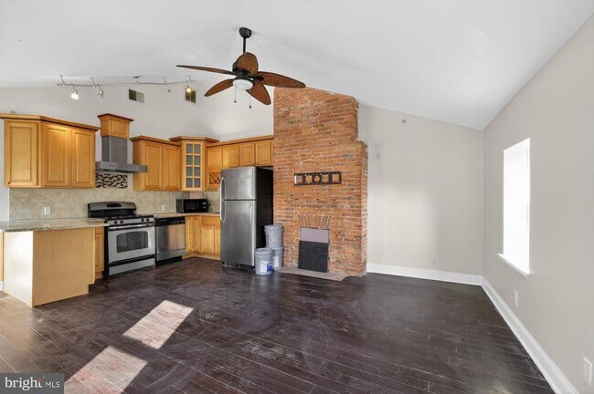 Building Photo - 1600 Frankford Ave