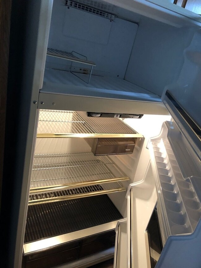 Primary Photo - Cozy Condo in Village Park