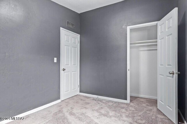 Building Photo - 843 E Alturas St