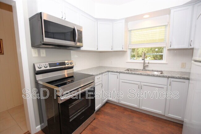 Building Photo - 636 Winfree Ave