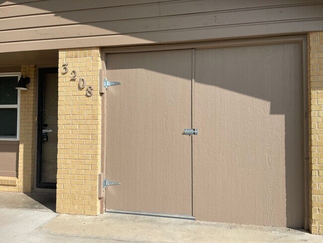 Building Photo - Newly Renovated 3-Bedroom, 2-Bath Home in ...