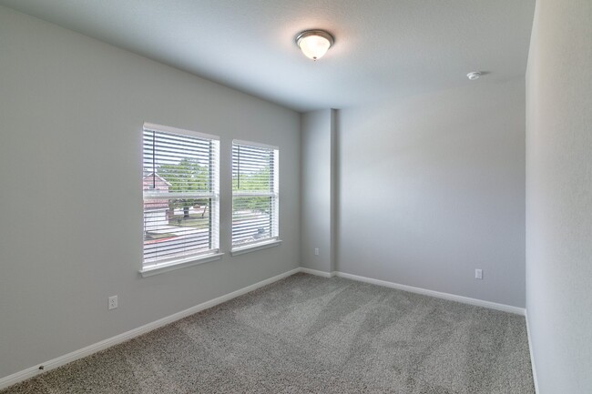 Building Photo - 124 Driftwood Hills Way
