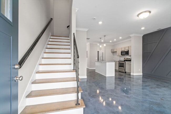 Building Photo - **COMING SOON** 3 BEDROOM HOME