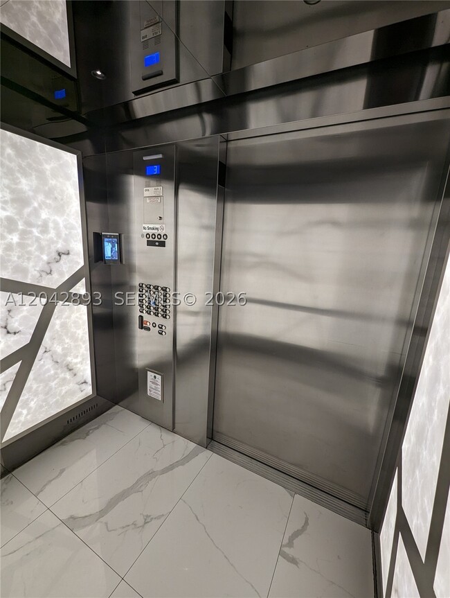 Building Photo - 17111 Biscayne 1011