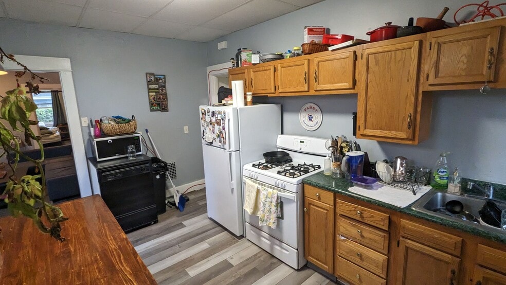 Building Photo - 615 Greenfield Ave