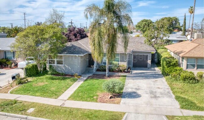 Primary Photo - 1222 W Saginaw Way