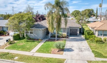 Building Photo - 1222 W Saginaw Way