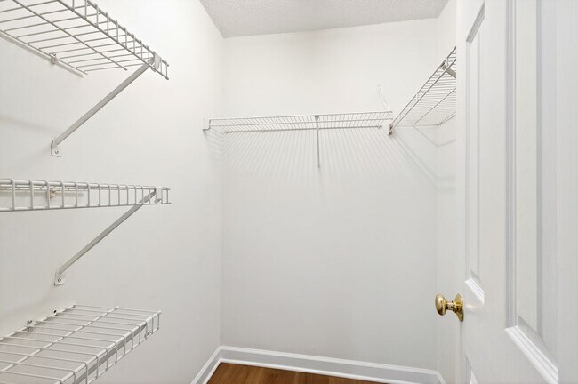 Building Photo - 1010 Nicholwood Dr