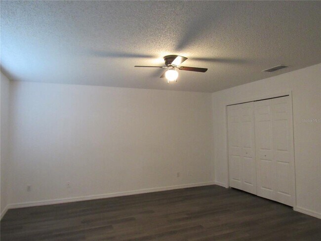 Building Photo - 202 Walnut Crest Run
