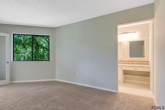 Building Photo - Stunning townhome on Palm Harbor Golf Course!