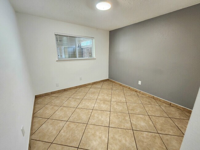 Building Photo - 16011 Glen Mar Dr