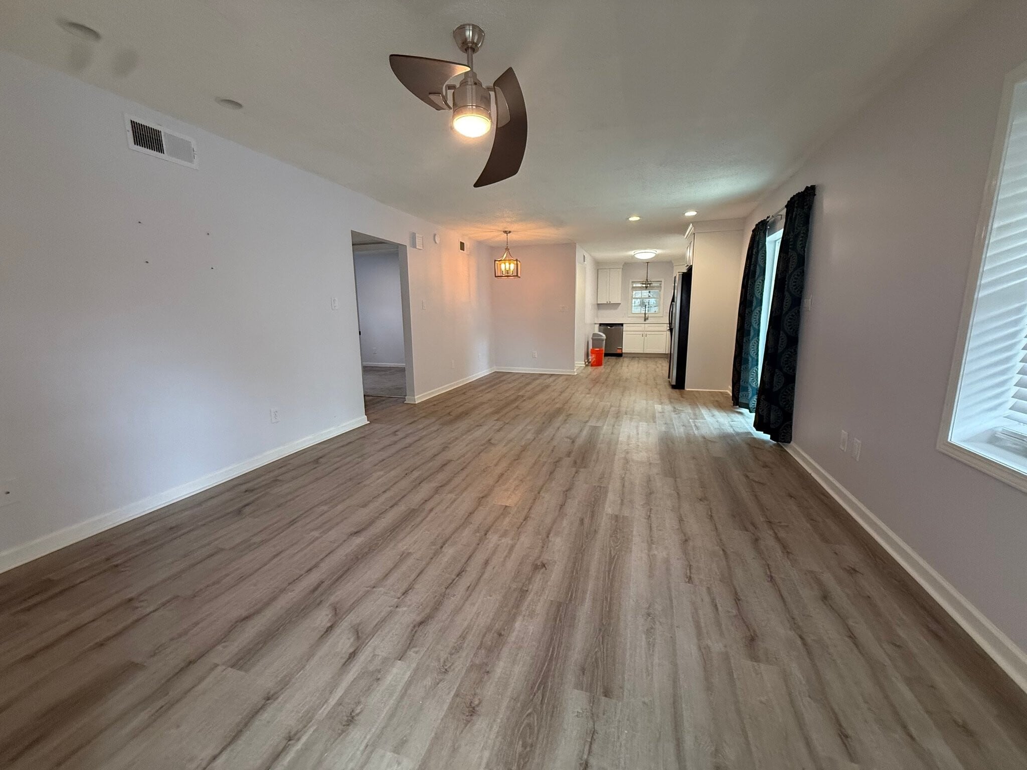 Building Photo - 120 N Pinewood Dr