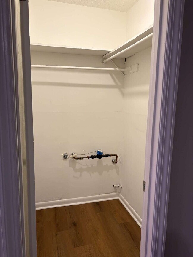 Building Photo - 105 P' Poole Ave #101: Red Bank 1Bed/1Bath Apartment w/ Laundry Units, Central AC, and Granite Co...