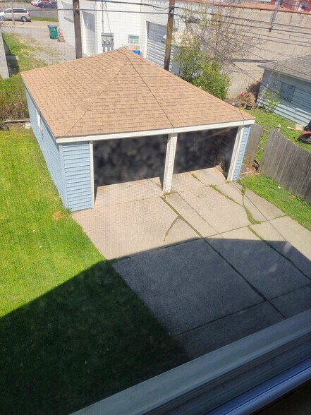 Garage for 1 - 764 Amherst St