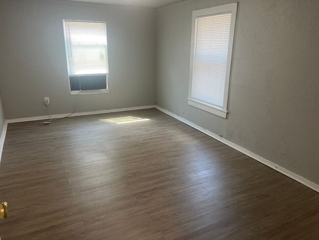 Building Photo - COZY 1 bedroom 1 bathroom
