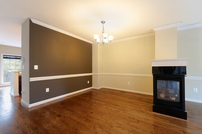 Building Photo - Stunning Centreville Townhome With Excellent Commuter Access