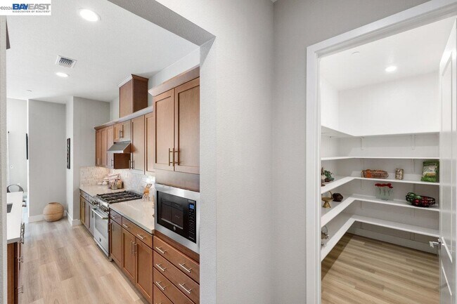 Building Photo - 3010 Rio Grande Dr