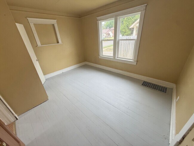 Building Photo - 340 6th St