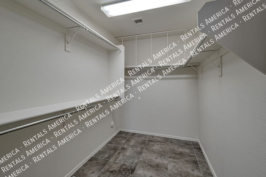 Building Photo - 757 E Cowboy Cove Trail