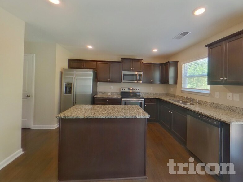 Building Photo - 260 Millen Dr