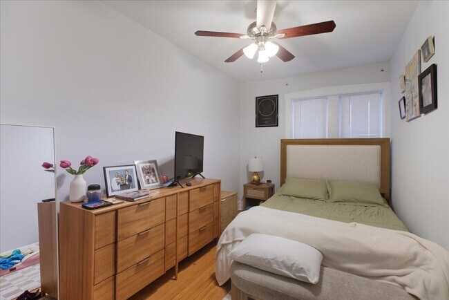 Building Photo - 1123 N Christiana Ave