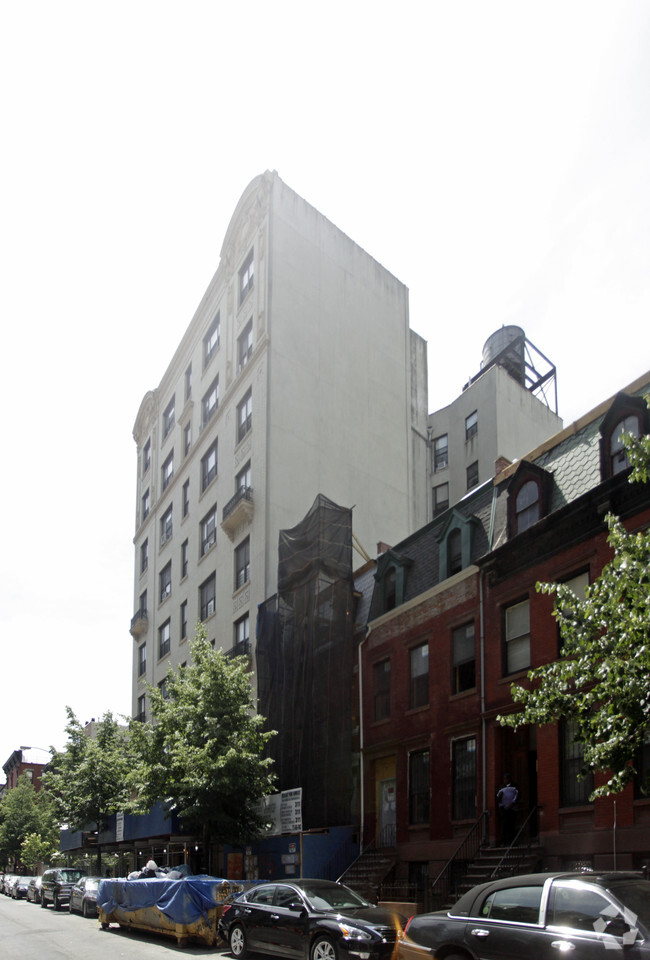 Building Photo - Victory Renaissance