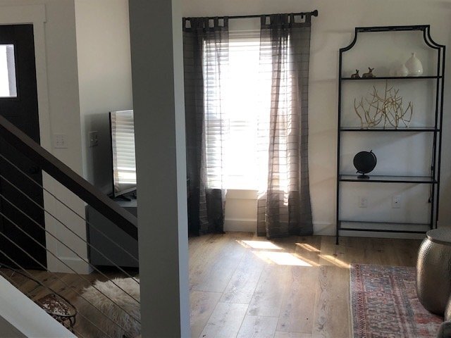 Building Photo - Modern 3-Bedroom Condo with Modern Eleganc...