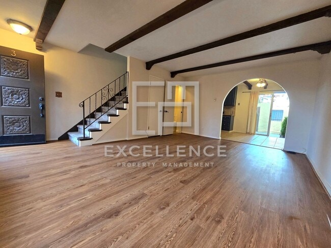Building Photo - Spacious 2/2.5 Townhouse with 1 Car Garage...