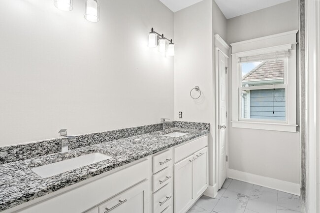 Building Photo - Beautiful 3-bedroom home in The Nations!