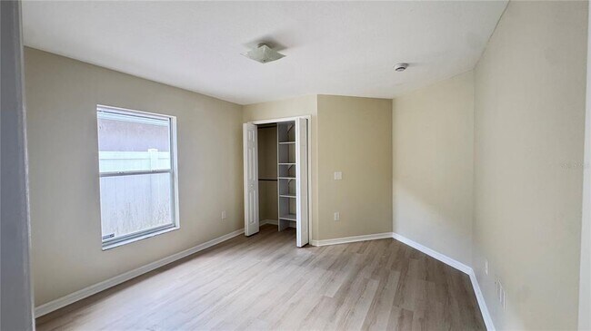 Building Photo - 185 Thornbury Dr