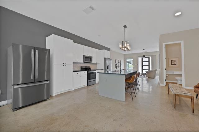 Building Photo - 4633 Calmont Ave