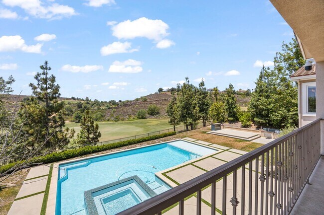 Building Photo - Exquisite Luxury Living in the Moorpark Country Club Estates