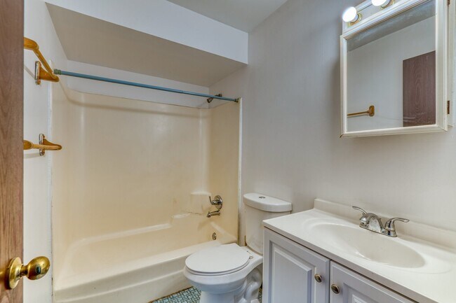 Building Photo - 1713 Nelson Rd