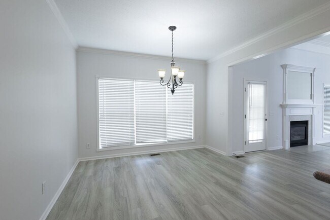 Building Photo - 100 Strathmore Ct