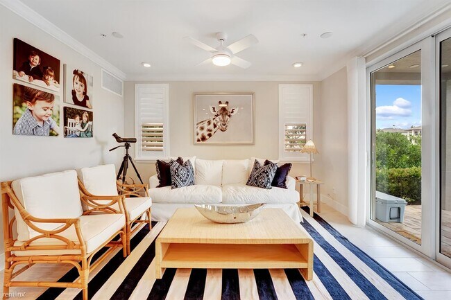 Building Photo - 3 br, 4.5 bath Townhome - 1045 Harbor Vill...