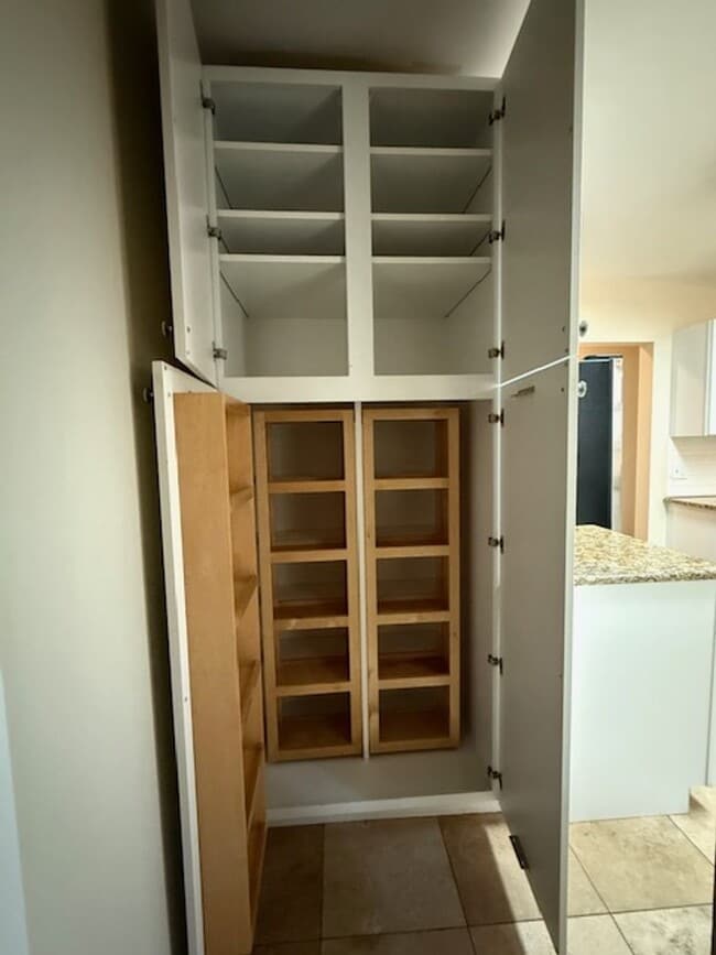 Building Photo - House For Lease