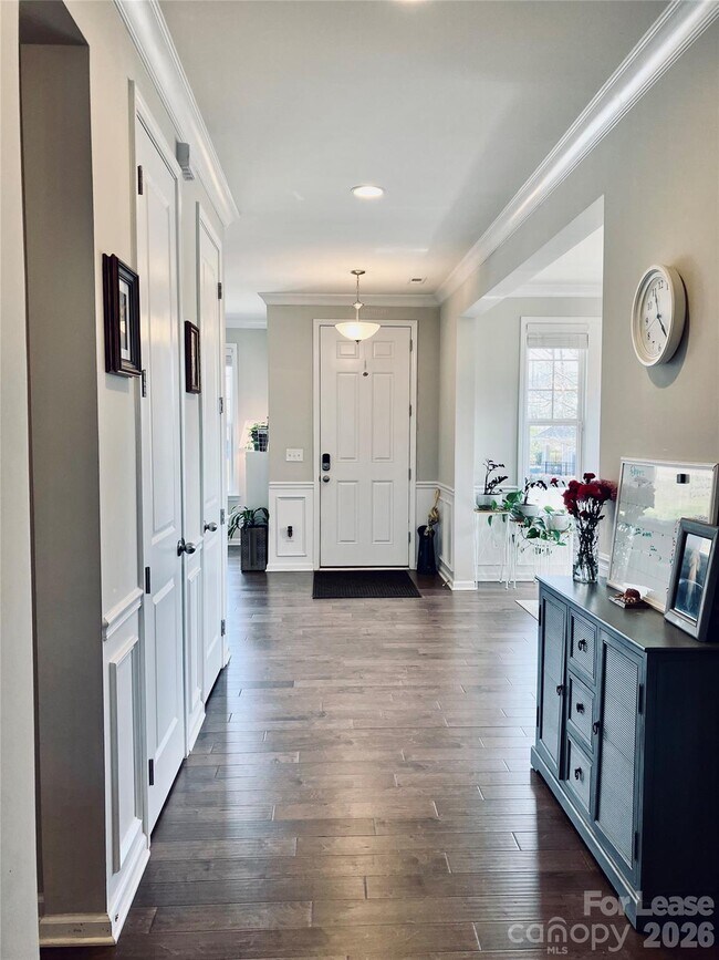 Building Photo - 8634 Shadetree St