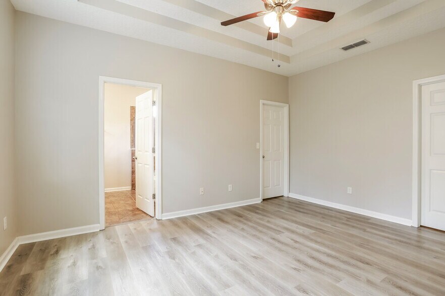 Building Photo - 11876 Carson Lake Dr W