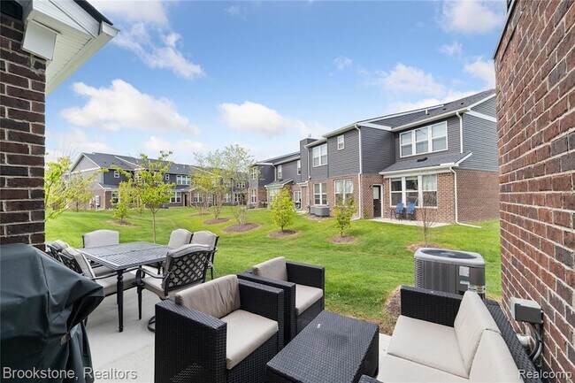 Building Photo - 765 Hummingbird Dr