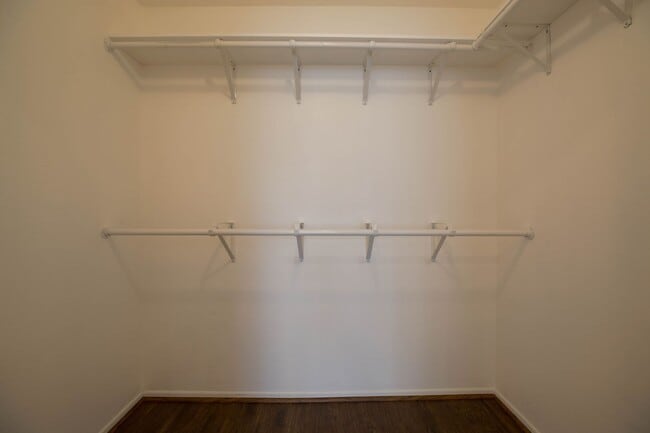 Building Photo - End Unit Townhome with Private Patio
