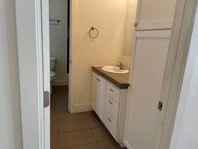 Building Photo - 325 N Jefferson St