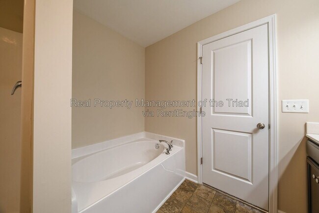 Building Photo - 832 Prince Edward Rd
