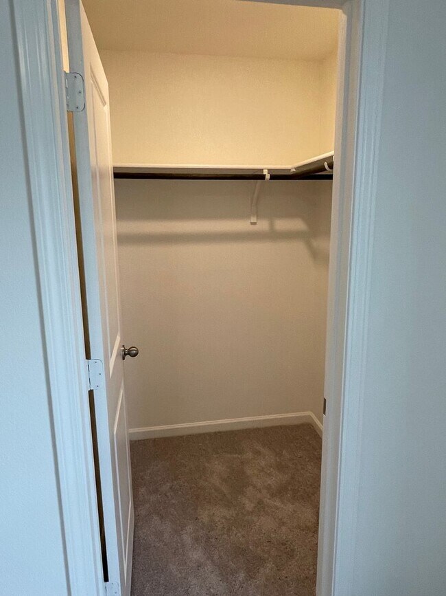 Building Photo - Welcome Home to Monticello Park!