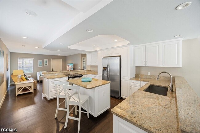 Building Photo - 856 104th Ave N