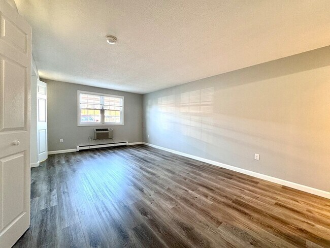 Building Photo - 12 Old Colony Ln