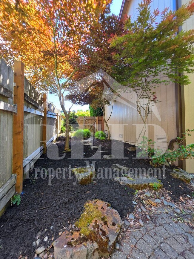 Building Photo - 1080 Heron Ridge Ave
