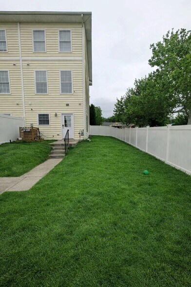 Building Photo - 3221 Stanton Rd SE