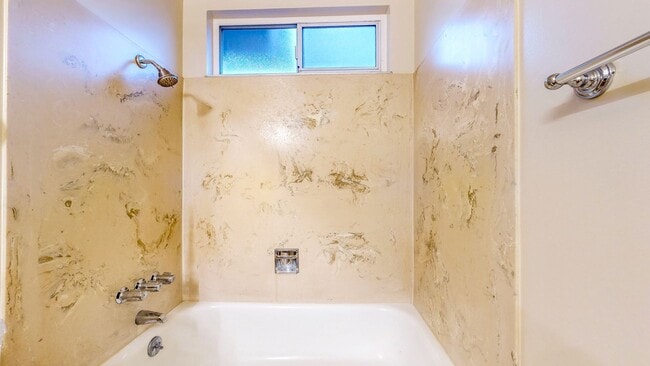 Building Photo - Meticulously Maintained Four Bedroom Singl...